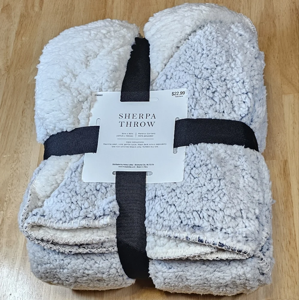Sherpa Throw Blanket - Picture 3 of 7